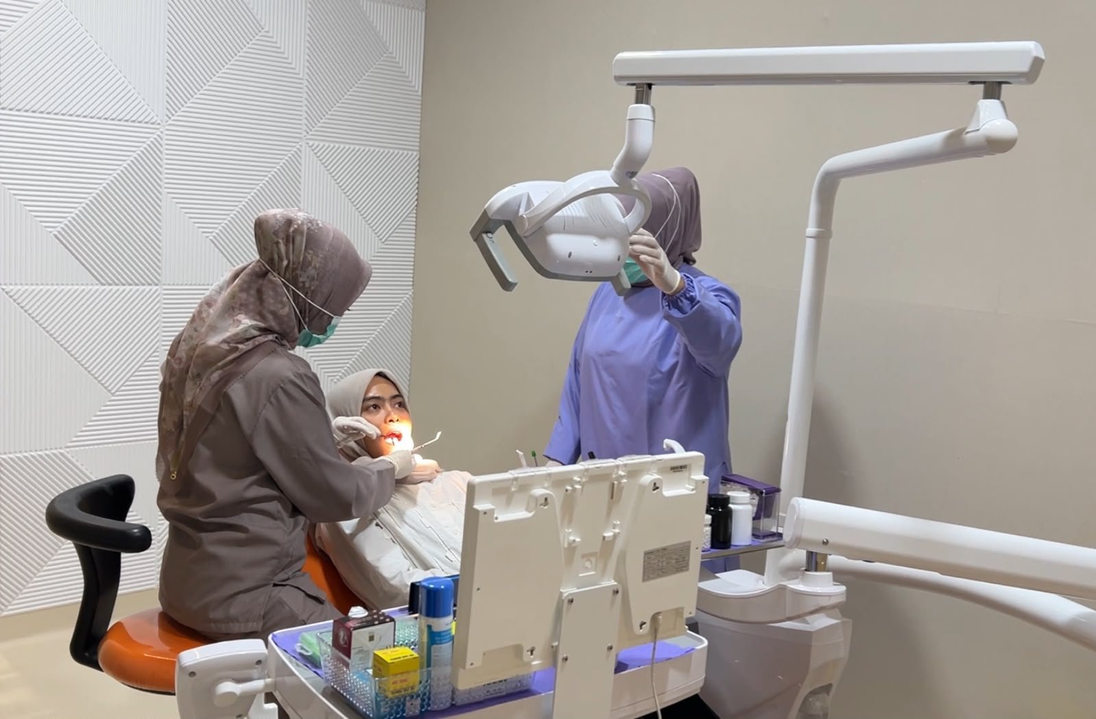 Perawatan oleh Tim Dokter Gigi